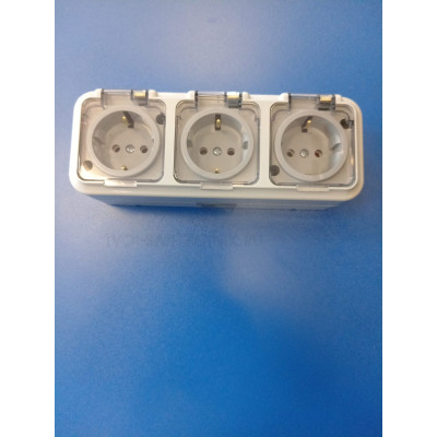 Блок розет. 3х2П+З с крышк. 16А "Аква" (Серый) IP54 Bylectrica