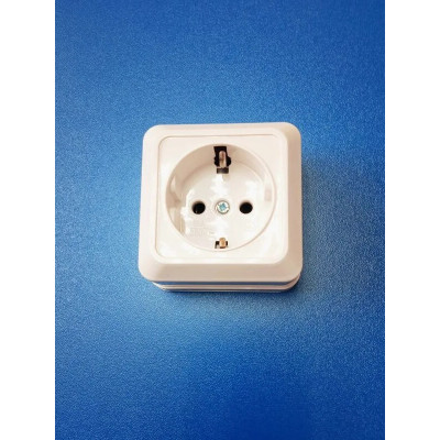 Розетка 2П+З ОУ 16А IP20 (белая) TDM - Ладога